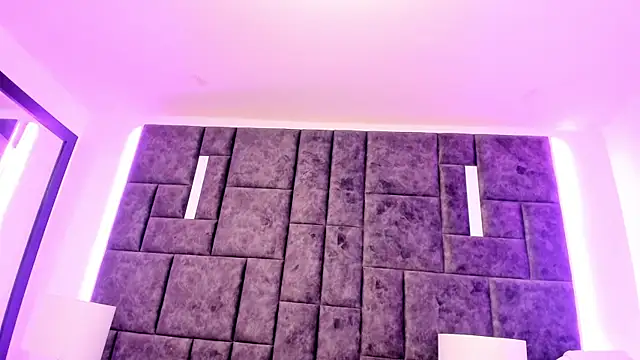 Snapshot of Petit-Rosse chatting on January 23, 9:07 pm Petit-Rosse online show from January 23, 9:07 pm