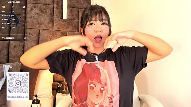 Snapshot of Petit-Rosse chatting on February 20, 6:06 am Petit-Rosse online show from February 20, 6:06 am