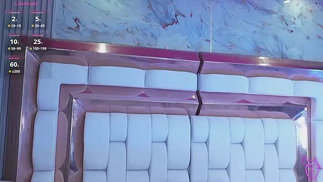 kinkylittlegirll online show from April 18, 2:59 am