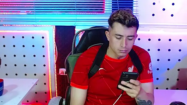 Darko0717 online show from November 6, 12:33 am