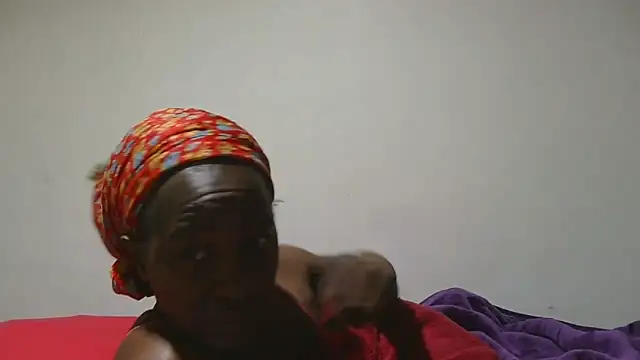 sluttylaura21 online show from September 15, 4:23 am