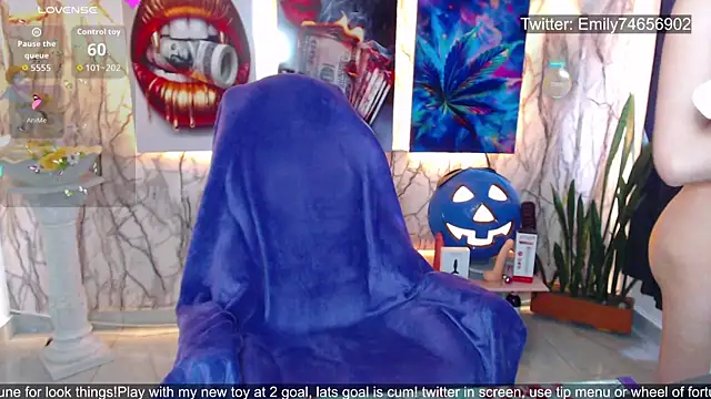 Snapshot of EmiTranny chatting on October 31, 8:54 pm EmiTranny online show from October 31, 8:54 pm