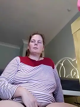 Snapshot of xxSexyBushLinnxx chatting on December 7, 8:49 pm xxSexyBushLinnxx online show from December 7, 8:49 pm