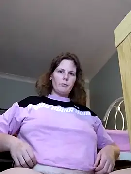 Snapshot of xxSexyBushLinnxx chatting on January 1, 8:47 pm xxSexyBushLinnxx online show from January 1, 8:47 pm