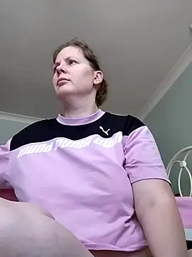 Snapshot of xxSexyBushLinnxx chatting on January 7, 10:43 am xxSexyBushLinnxx online show from January 7, 10:43 am