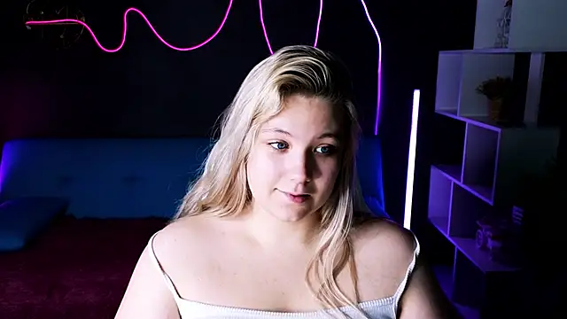 Snapshot of DjennaPalme chatting on December 10, 4:56 am DjennaPalme online show from December 10, 4:56 am