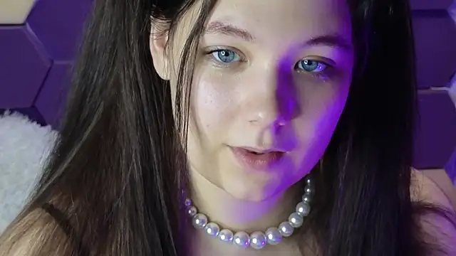 Snapshot of DjennaPalme chatting on December 29, 10:01 am DjennaPalme online show from December 29, 10:01 am