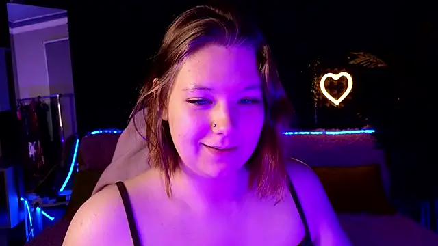 Snapshot of DjennaPalme chatting on September 29, 1:44 am DjennaPalme online show from September 29, 1:44 am