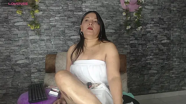 Danna Paolaa  online show from October 14, 5:30 am