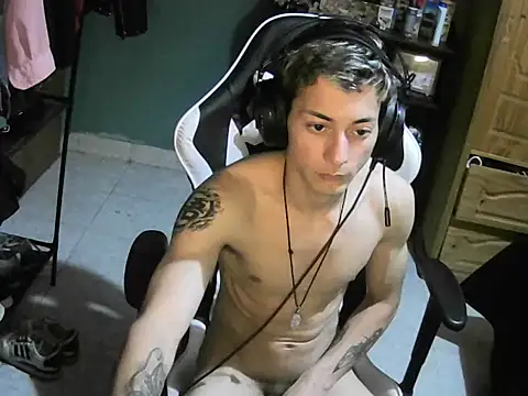 Snapshot of Jughead_16 chatting on October 16, 2:12 am Jughead 16 online show from October 16, 2:12 am