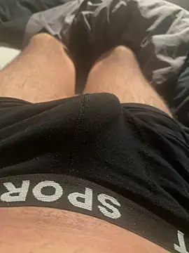 Snapshot of spritzerboy23 chatting on December 17, 9:43 pm spritzerboy23 online show from December 17, 9:43 pm