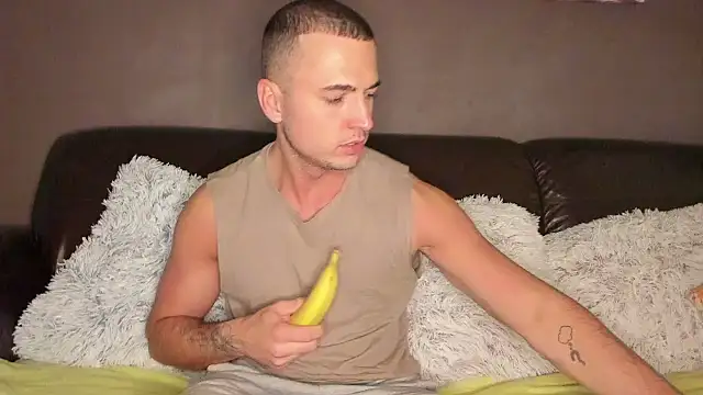 Snapshot of paulblack21 chatting on November 8, 6:29 pm paulblack21 online show from November 8, 6:29 pm