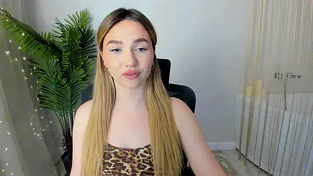 Snapshot of GracefulLook chatting on January 17, 10:56 pm GracefulLook online show from January 17, 10:56 pm