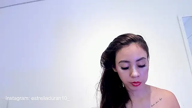 Snapshot of Estrella_Duran chatting on December 17, 10:54 pm Estrella Duran online show from December 17, 10:54 pm