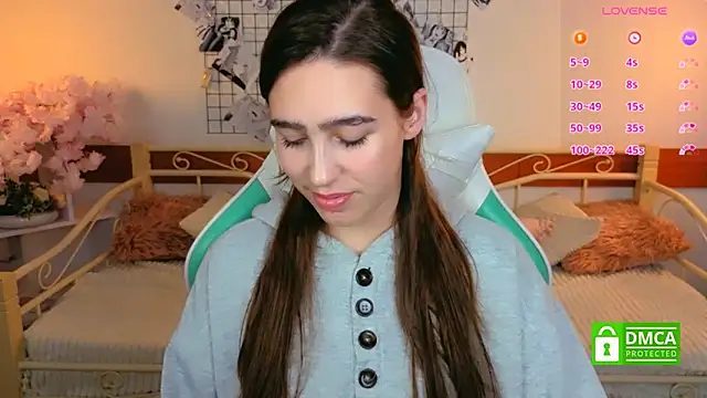  Eliizabeth  online show from March 16, 10:25 pm