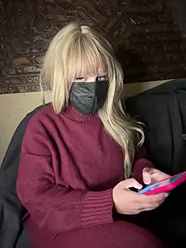 Snapshot of Mayoosh6 chatting on February 8, 5:08 am Mayoosh6 online show from February 8, 5:08 am