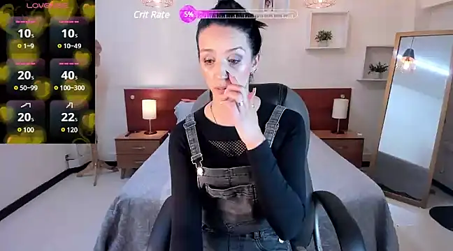 Kristen Garner online show from December 17, 8:10 pm