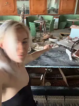 Snapshot of Dina-Light chatting on February 14, 1:29 pm Dina-Light online show from February 14, 1:29 pm