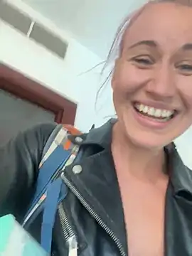 Snapshot of Dina-Light chatting on February 20, 2:35 pm Dina-Light online show from February 20, 2:35 pm