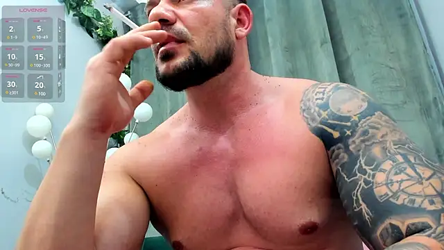 musclemonster31 online show from February 17, 2:53 am