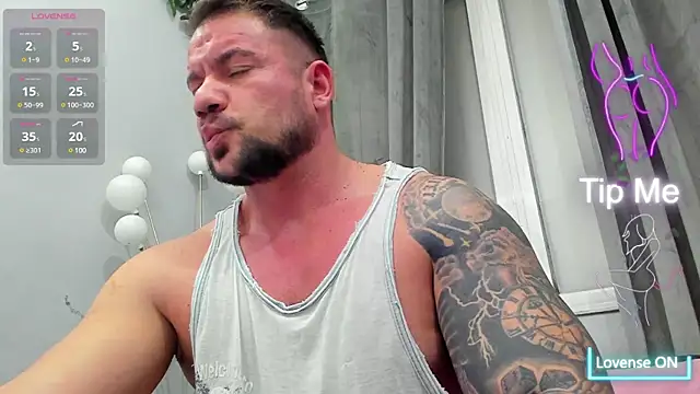 musclemonster31 online show from March 1, 8:21 pm