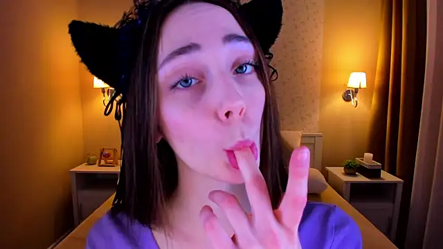 Lexi Split online show from February 4, 6:57 am