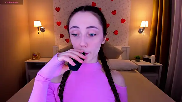 Lexi Split online show from February 15, 8:33 am