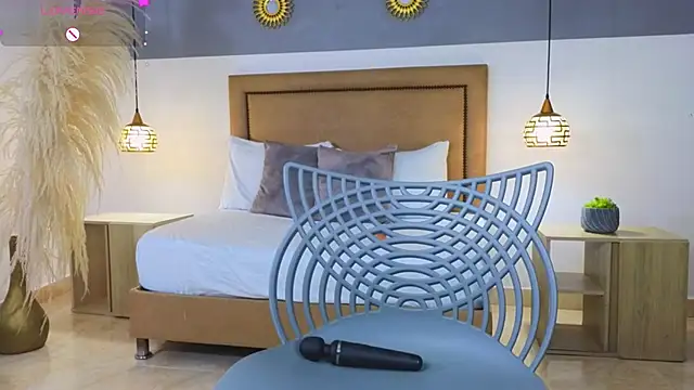 Snapshot of riley_sierra chatting on February 8, 3:31 pm riley sierra online show from February 8, 3:31 pm