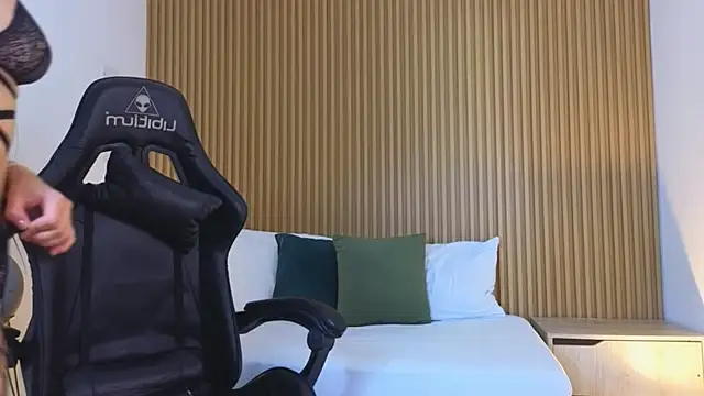 Snapshot of riley_sierra chatting on February 12, 7:24 pm riley sierra online show from February 12, 7:24 pm