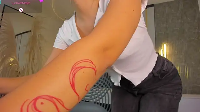 Snapshot of riley_sierra chatting on December 4, 12:47 pm riley sierra online show from December 4, 12:47 pm