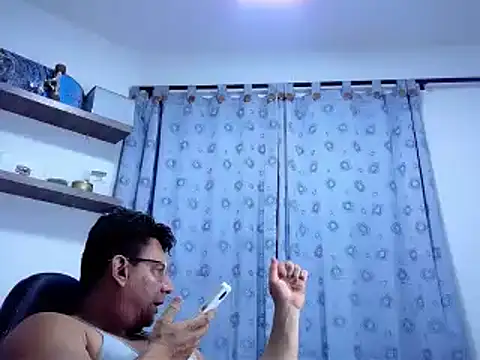 Snapshot of pedropicapi chatting on March 13, 10:32 pm pedropicapi online show from March 13, 10:32 pm