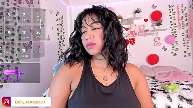 Snapshot of Emily_restrepo chatting on March 5, 7:05 am Emily restrepo online show from March 5, 7:05 am