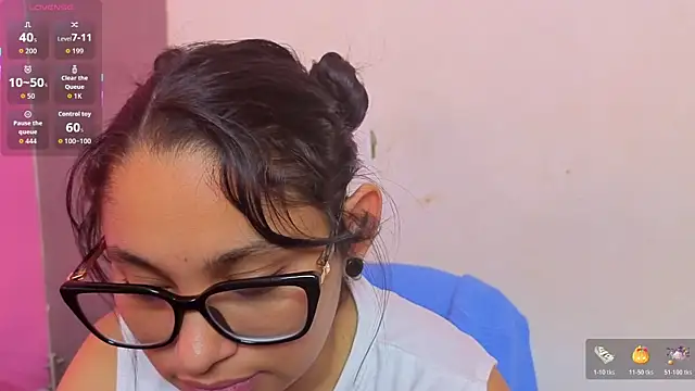 Snapshot of Cuteprincess21 chatting on October 17, 11:40 pm Cuteprincess21 online show from October 17, 11:40 pm