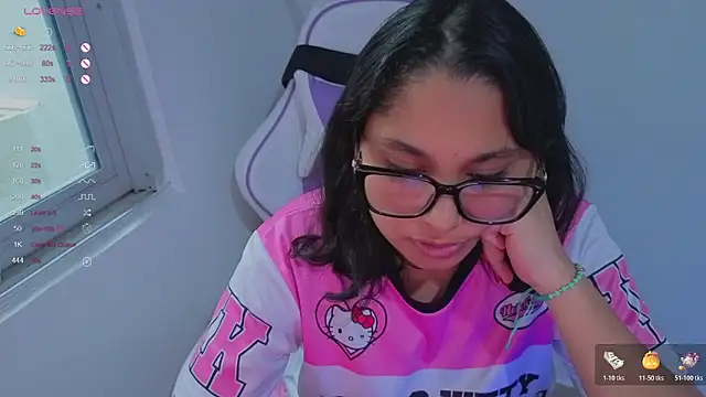 Snapshot of Cuteprincess21 chatting on November 8, 9:35 pm Cuteprincess21 online show from November 8, 9:35 pm