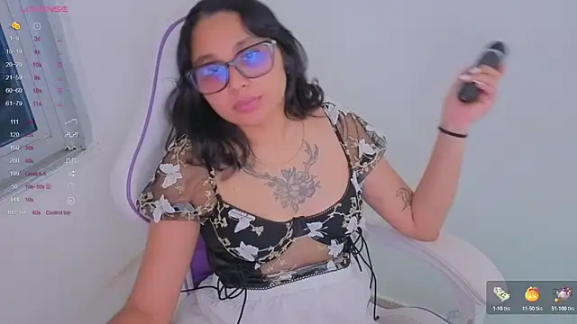 Snapshot of Cuteprincess21 chatting on November 26, 11:28 pm Cuteprincess21 online show from November 26, 11:28 pm