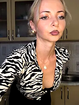 Snapshot of Kristina03 chatting on November 4, 9:25 pm Kristina03 online show from November 4, 9:25 pm