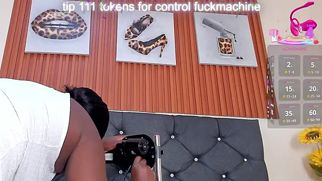 Snapshot of Cristale69 chatting on November 7, 2:11 am Cristale69 online show from November 7, 2:11 am