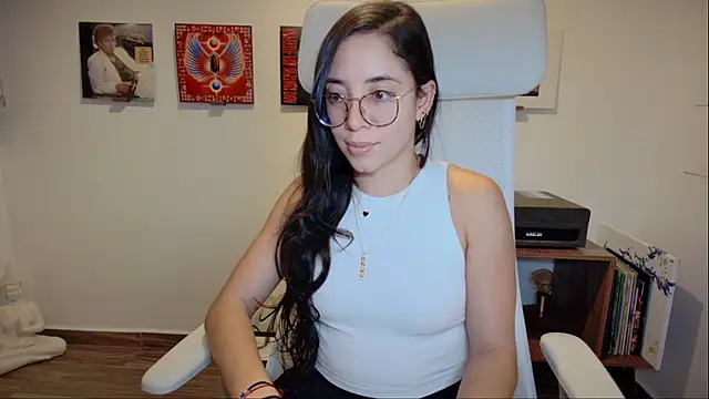 adriana  sosa  online show from December 3, 11:58 pm