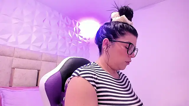 PauletteJ online show from February 11, 11:59 am