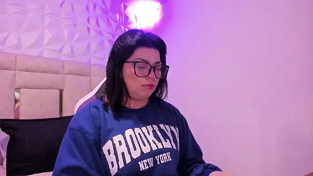 PauletteJ online show from February 16, 12:01 pm