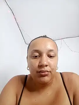 Snapshot of Miss-boobs chatting on December 16, 8:05 pm Miss-boobs online show from December 16, 8:05 pm