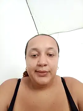 Snapshot of Miss-boobs chatting on December 18, 8:03 pm Miss-boobs online show from December 18, 8:03 pm