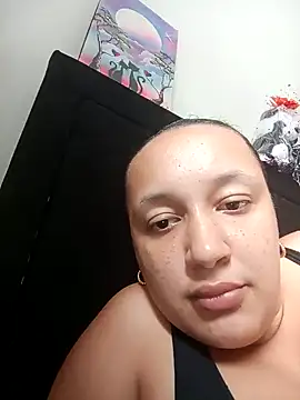 Snapshot of Miss-boobs chatting on December 19, 7:51 pm Miss-boobs online show from December 19, 7:51 pm