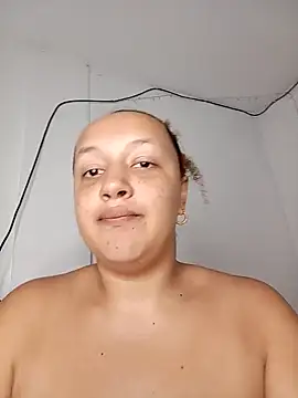 Snapshot of Miss-boobs chatting on December 22, 10:47 pm Miss-boobs online show from December 22, 10:47 pm
