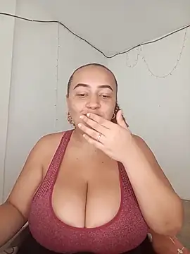 Snapshot of Miss-boobs chatting on December 29, 5:54 pm Miss-boobs online show from December 29, 5:54 pm