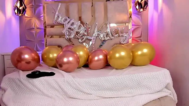 Snapshot of nahia_low chatting on December 23, 3:18 am nahia low online show from December 23, 3:18 am