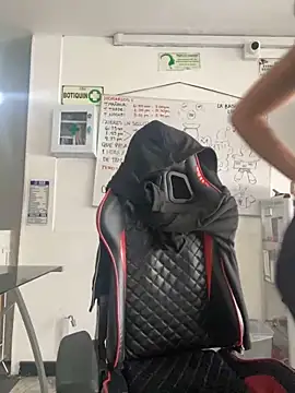 Snapshot of nahia_low chatting on December 24, 8:49 pm nahia low online show from December 24, 8:49 pm