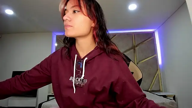 Snapshot of nahia_low chatting on February 27, 3:36 am nahia low online show from February 27, 3:36 am