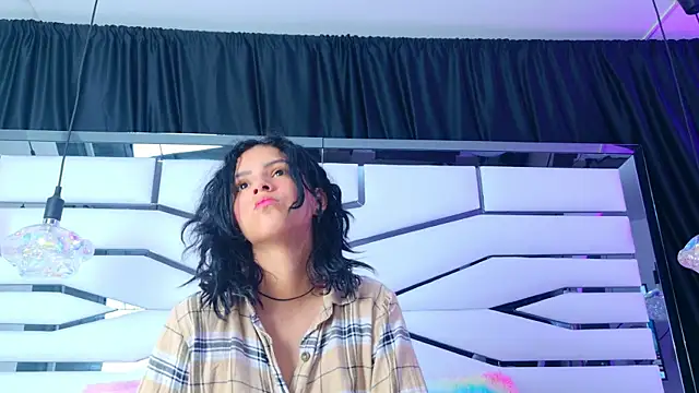 Iris Ross  online show from March 11, 11:23 am