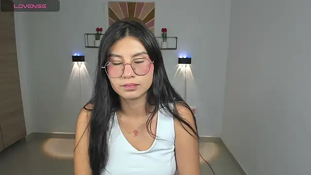 emily villamil online show from November 19, 8:31 pm